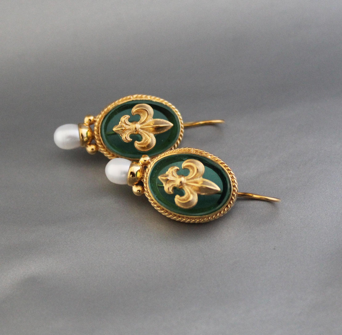Fleur-de-lis Intaglio Earrings, Victorian Art Deco Pearl, Gold Plated, photo 6