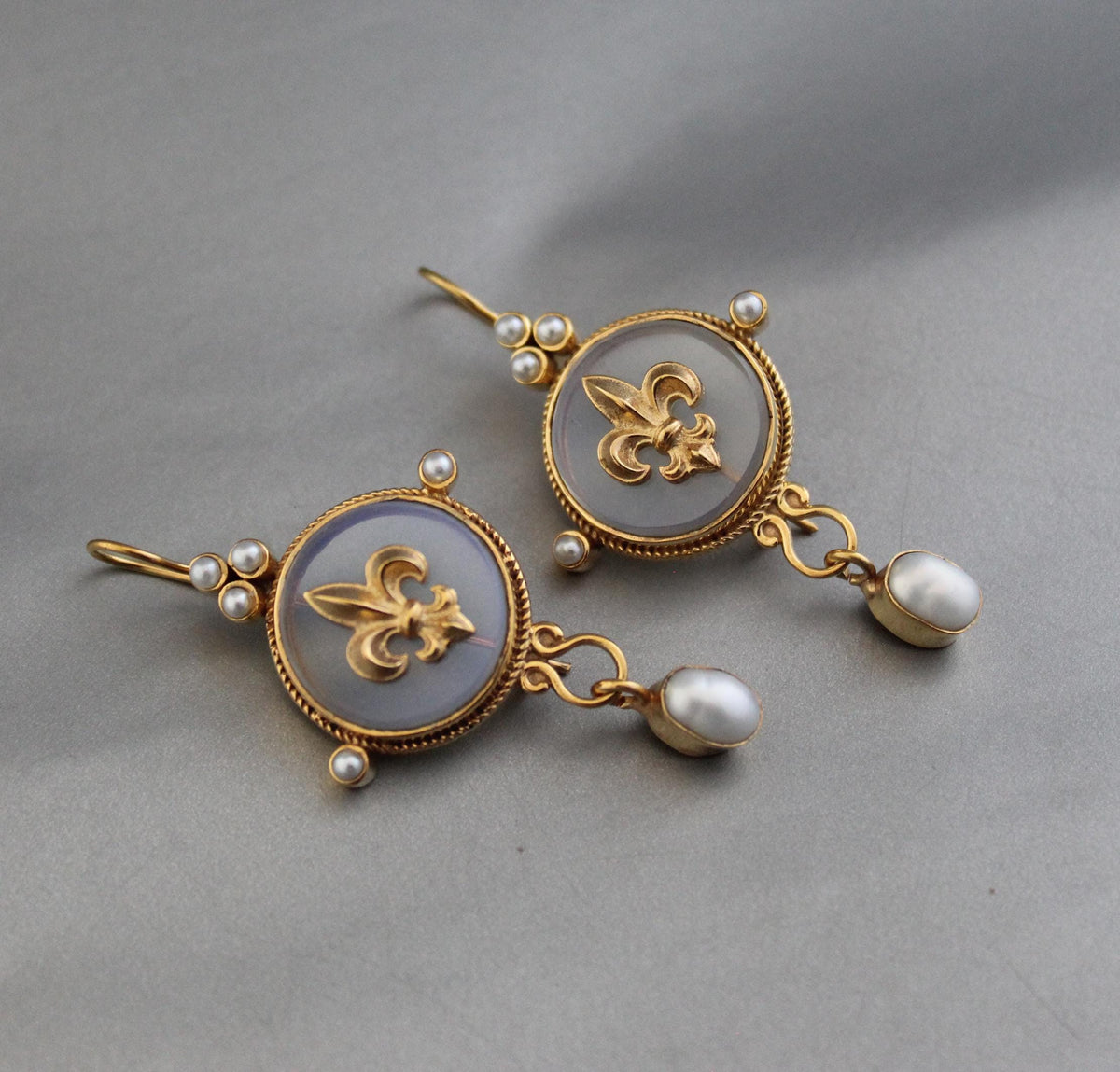Fleur-de-lis Intaglio Earrings, Victorian Bridal Style, Gold Plated, photo 6