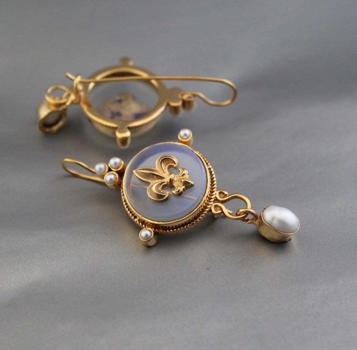 Fleur-de-lis Intaglio Earrings, Victorian Bridal Style, Gold Plated, photo 8