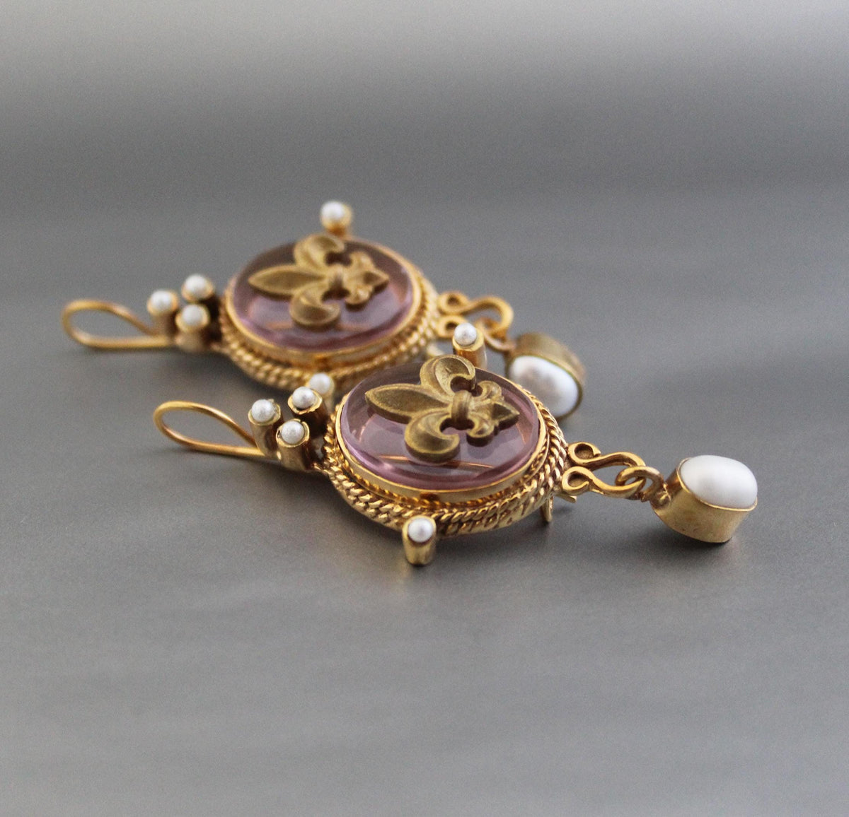 Fleur-de-lis Intaglio Glass Earrings, Victorian Art Deco Style, Gold Plated, photo 7