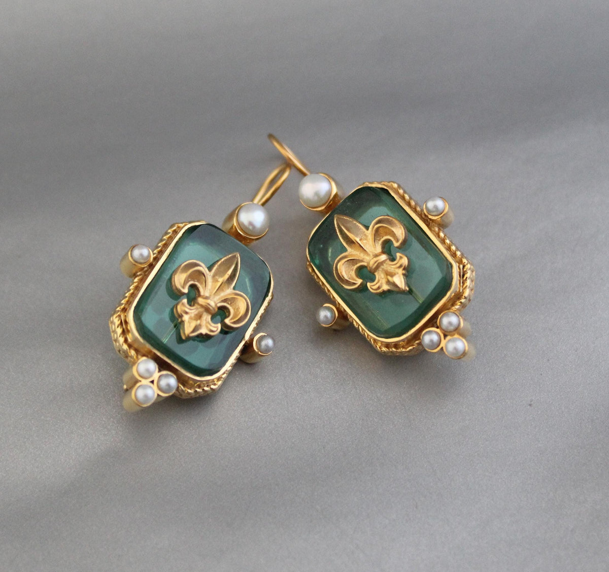 Green Fleur-de-lis Intaglio Earrings, Victorian Style, Minimal Gold, photo 4
