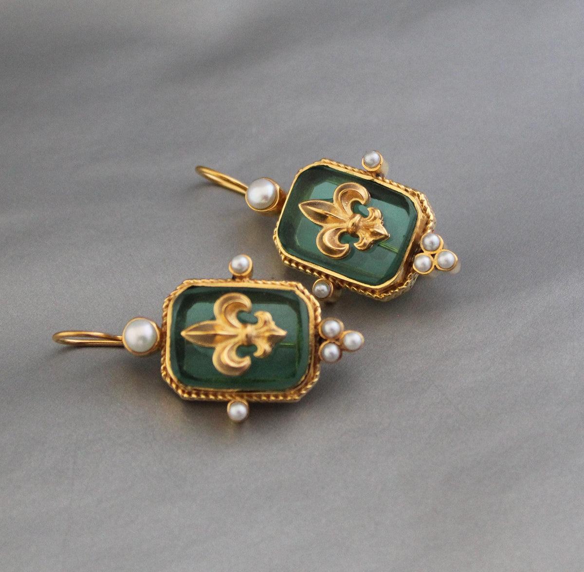 Green Fleur-de-lis Intaglio Earrings, Victorian Style, Minimal Gold, photo 7