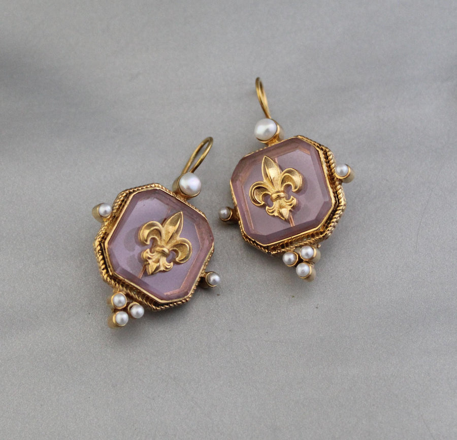 Fleur-de-lis Intaglio Glass Earrings, Victorian Pearl Dangles, Gold Plated, photo 2