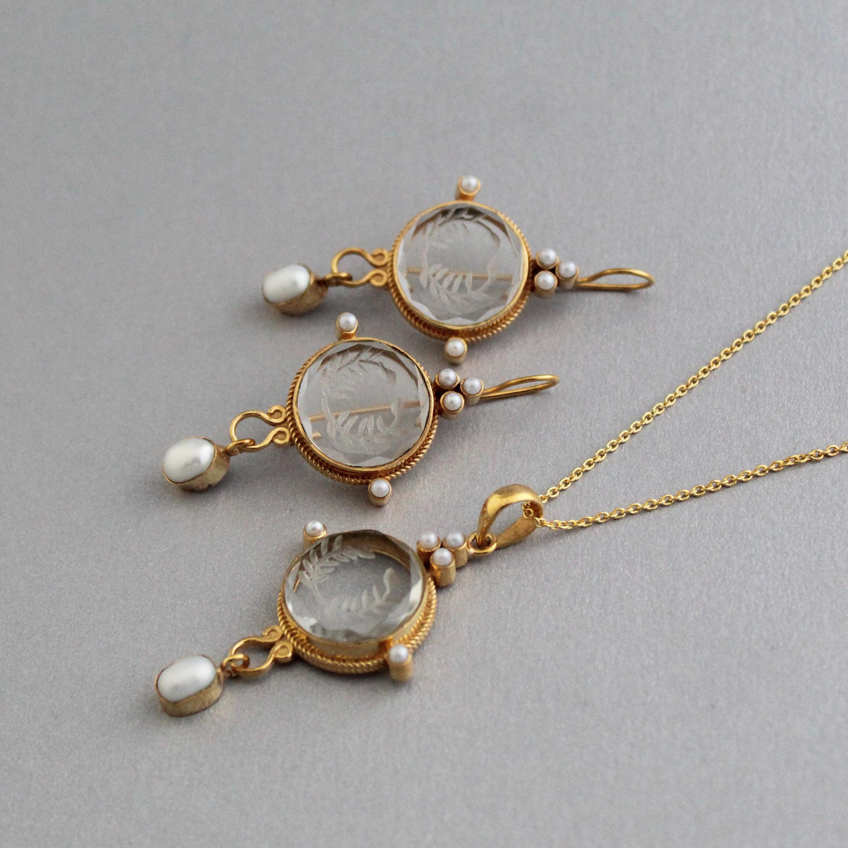 Clear Laurel Wreath Intaglio Pendant and Earrings Set, Gold Chandelier, photo 5