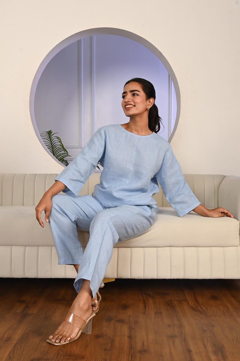 Light Blue Linen Top: Relaxed Fit 3/4 Sleeve Blouse