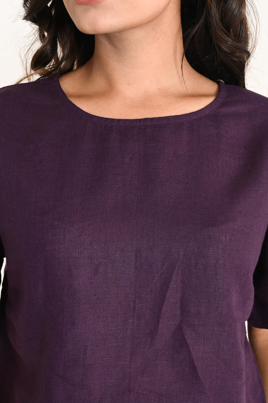 Linen Casual Top, Short Sleeve: close-up of Dark Plum top round neckline