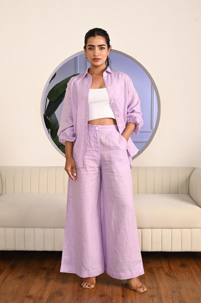 Linen Palazzo Pants, High Waist: woman in Lilac shirt and palazzo pants, white top under