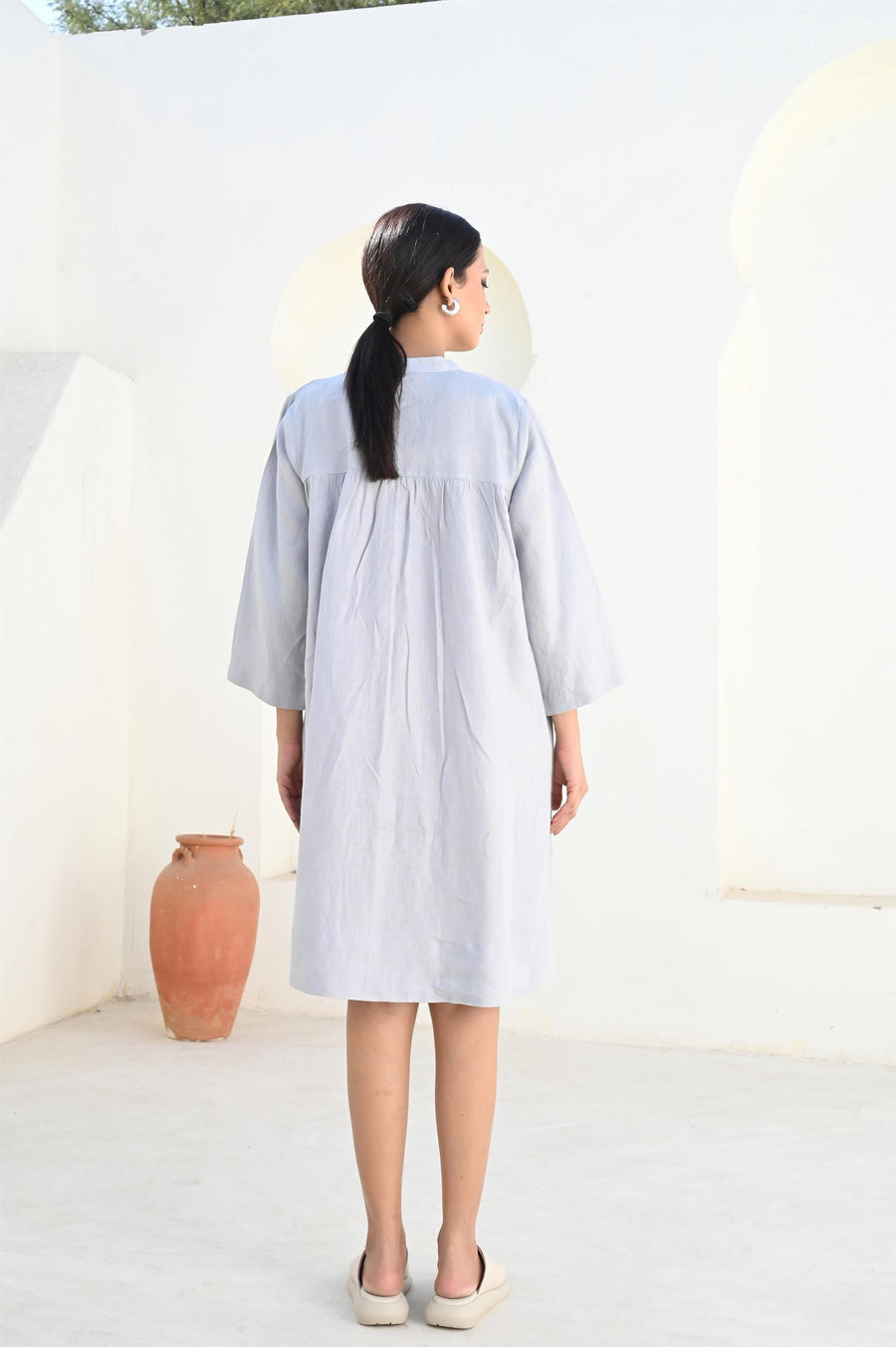 Linen Tunic Dress, Long Sleeve Loose Fit: back view of Light Grey long sleeve linen tunic dress with clay pot