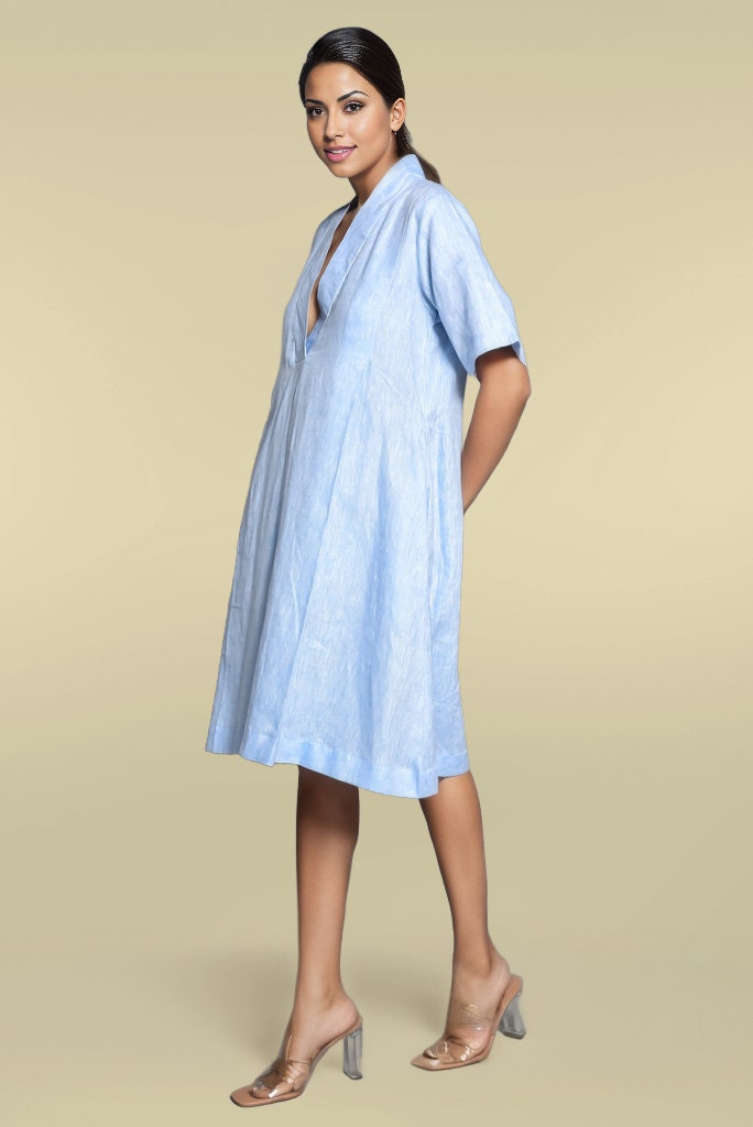 Loose Linen V-Neck Midi Dress, Half Sleeve: woman in Sky Blue midi dress, side view