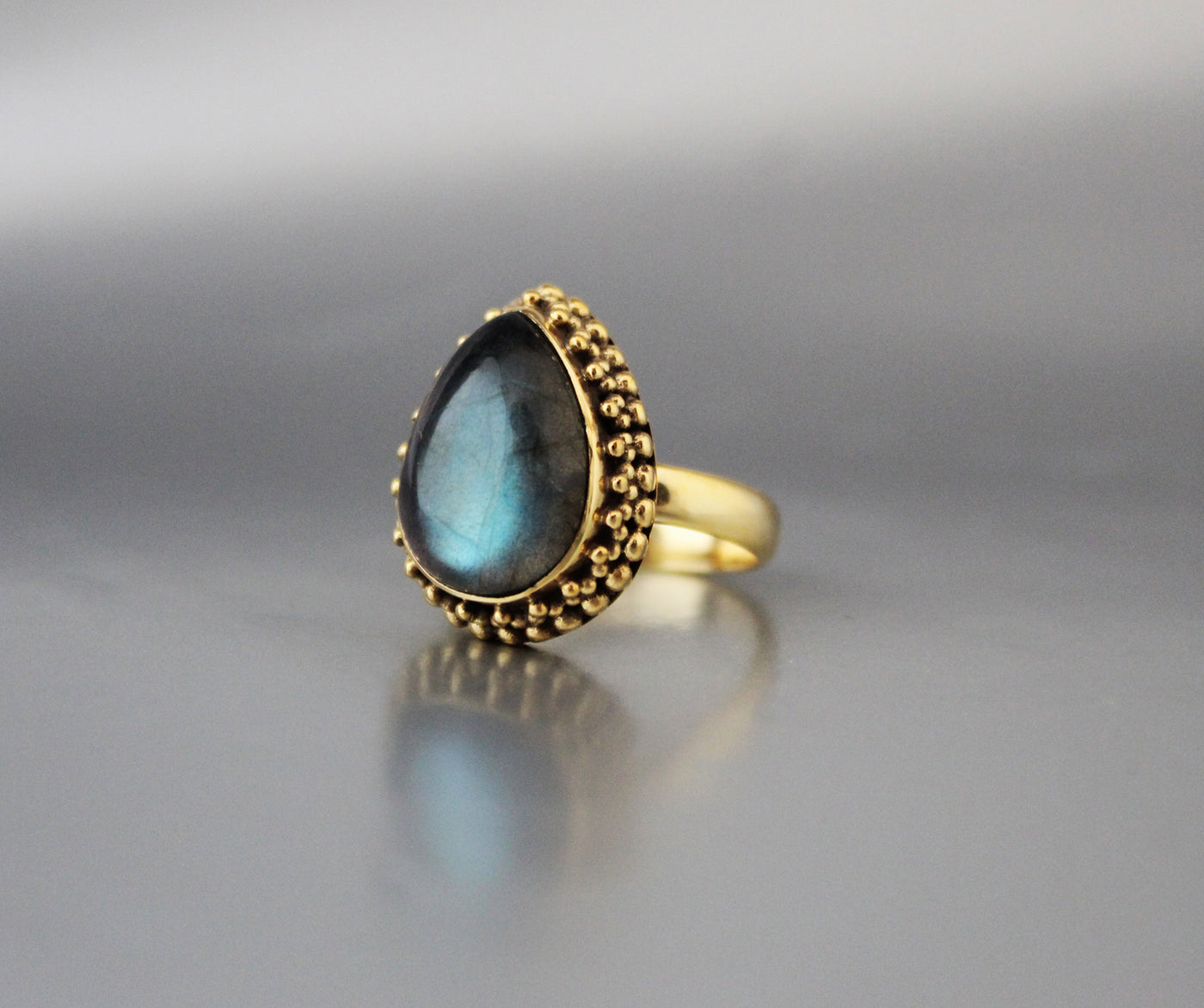 Labradorite Ring, Statement Ring, Rainbow Labradorite, 14k Gold Filled Ring, Pear stone Ring, Deco Handmade Ring, Bridesmaid Jewelry, Boho