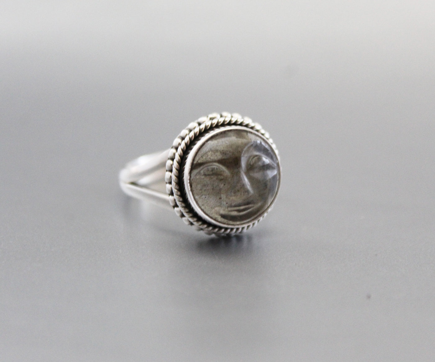 Labradorite Ring, Sterling Silver 925, Moon Face Ringh, Gypsy Ring, Rainbow Labradorite Ring, Carved gemstone ring, Moon Ring