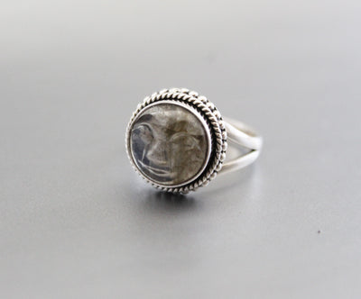 Labradorite Ring, Sterling Silver 925, Moon Face Ringh, Gypsy Ring, Rainbow Labradorite Ring, Carved gemstone ring, Moon Ring