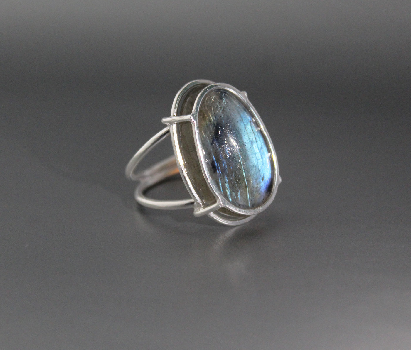 Labradorite Ring, Sterling Silver 925, Tumble Large Women Ring, Rainbow Labradorite Ring, Blue Sheen ring, Rainbow Labradorite Ring, Boho