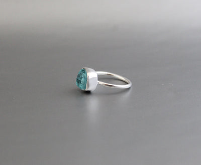 Raw Apatite Ring, Crystal Healing Ring, Raw Crystal Ring, Gift for Her, Crystal Ring, Neon Apatite Ring, Raw Stone Jewelry,Blue Apatite Ring