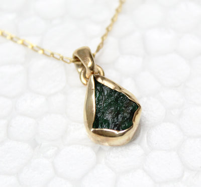 Raw Emerald Necklace, May Birthstone Necklace , Raw Crystal Necklace, Genuine Emerald Pendant, Gold Necklace, Gift For Her, Custom Necklace
