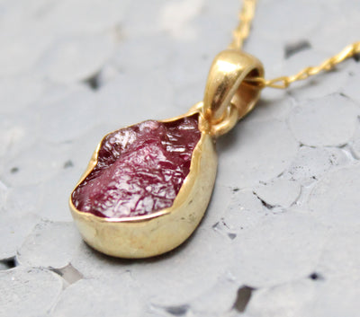 Raw Ruby Necklace, 14k Gold Filled Ruby Pendant, Genuine Ruby Charm, Raw Gemstone Necklace, July Birthstone Necklace, Best Gift idea